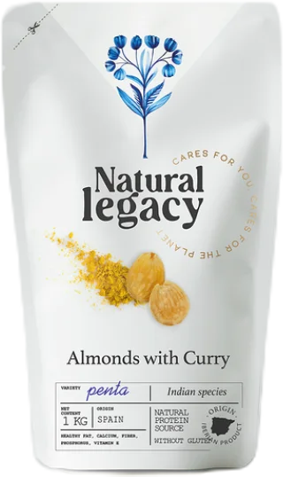 Un paquete blanco con la etiqueta Natural Legacy, adornado con una ilustración de flores azules, contiene almendras con curry. Promueve una fuente natural de proteínas, no contiene gluten y resalta con orgullo su origen español. Con un peso de 1 kg, es un testimonio del compromiso de Natural Legacy con la calidad.